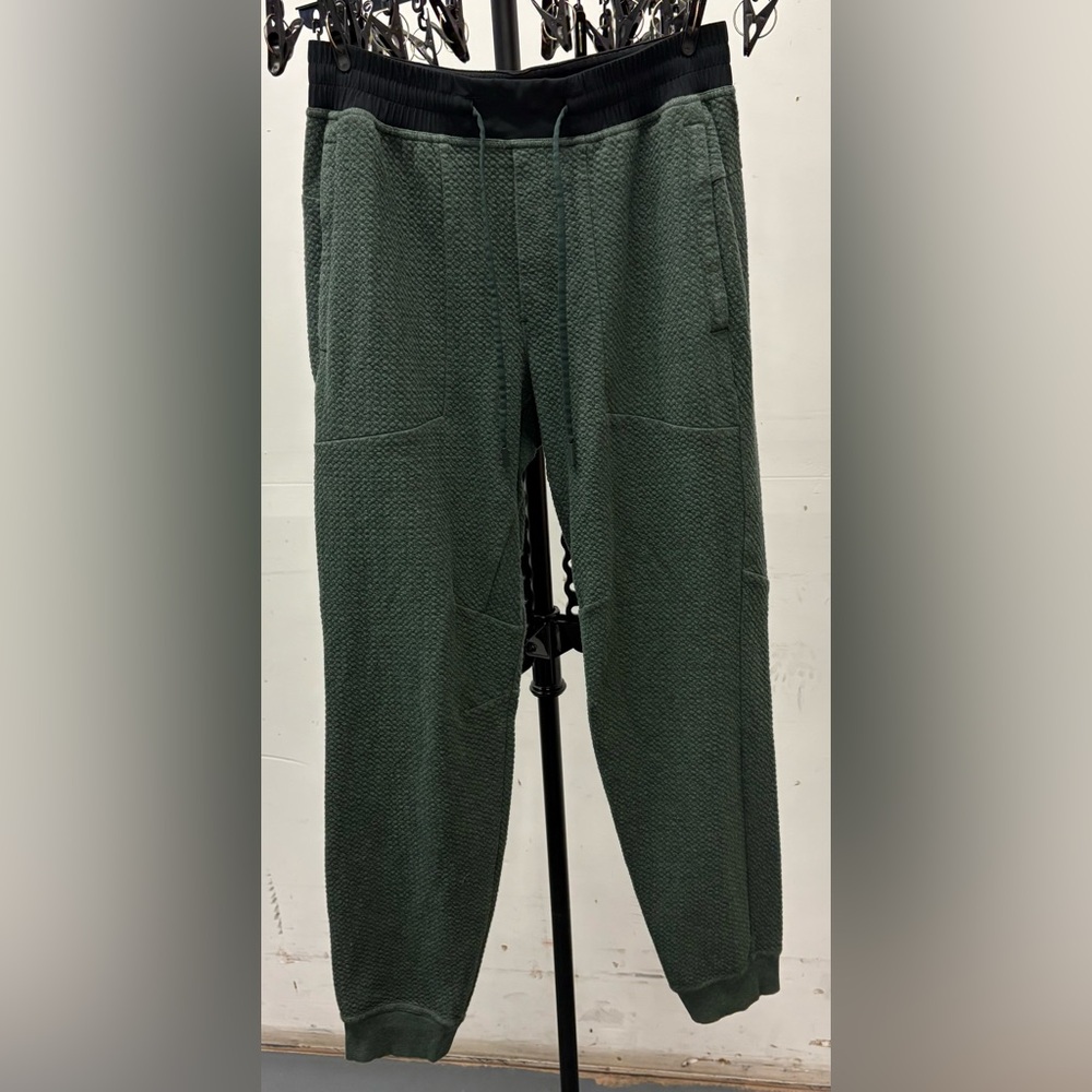 Men's Lululemon Green Textured Pants